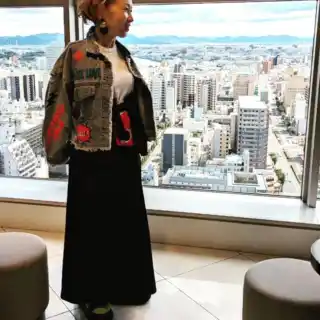 ・
・
倉敷商店街店内で、「ベストジーニストコンテスト」を行いました。
・
・
１位は、プチバンビーナ店長さんです！！
・
・
コーディネイトのポイントは・・
「ダメージ感、デザイン性のあるデニムジャケットに他のアイテムはシンプルにコーディネイトしました」
とのことです。
・
・
えびす通り商店街にあります、プチバンビーナは、ブランド子供服を専門に取り扱われています。実店舗では通販未掲載の商品も多く、こだわりの子供服を探す方に好評です！
・
すてきな店長さんがお待ちしています、ぜひプチバンビーナへ！！
・
・
＃プチバンビーナ ＃えびす通り商店街 ＃子供服 ＃ベストジーニストコンテスト ＃デニムジャケット ＃倉敷商店街